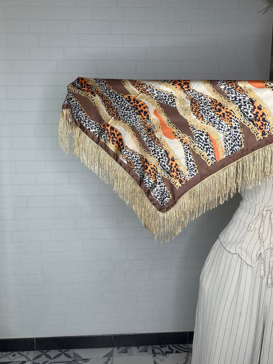 Pañuelo animal print con flecos glitter
