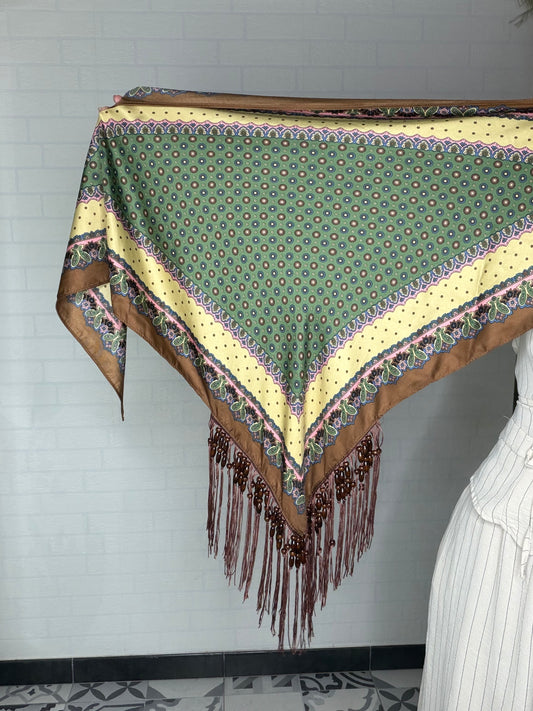 Pañuelo cachemir con fleco y pedrería verde