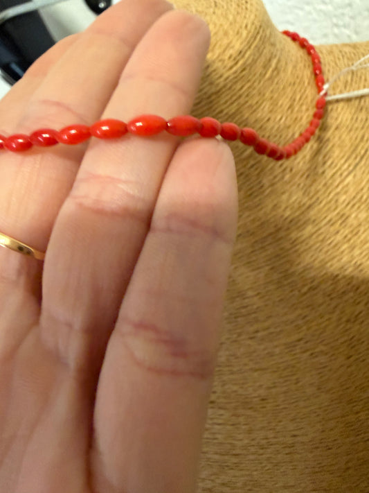 Collar en acero pequeño de coral