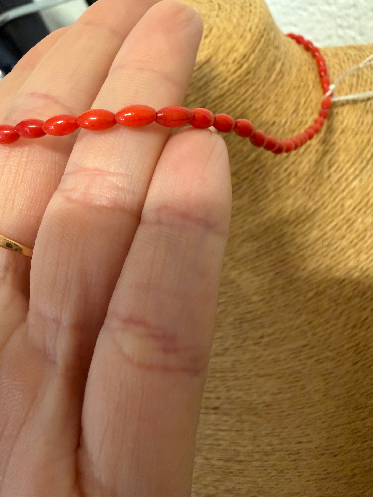 Collar en acero pequeño de coral